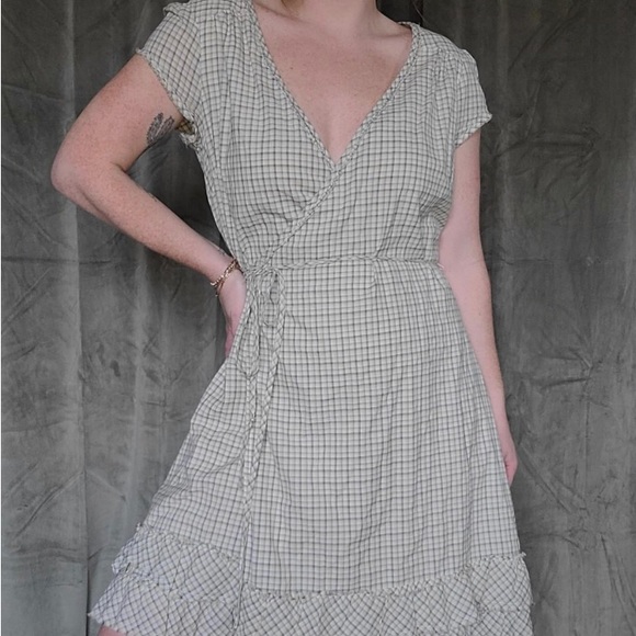 Converse Women's Green and Khaki Dress
Excellent conditions
Size L.
#54A - Picture 1 of 7